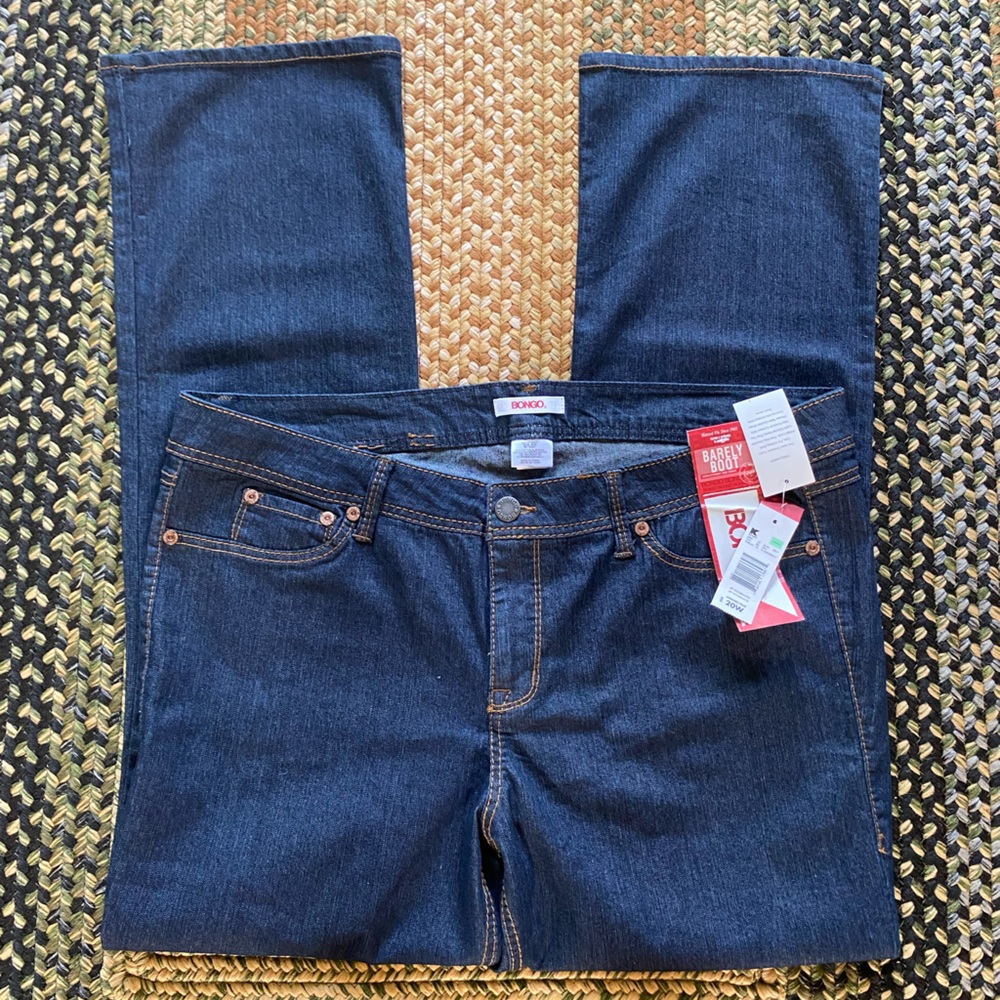 NEW WITH TAGS—BONGO Barely Boot Jeans/Size  Junior’s Plus 2X (20W)